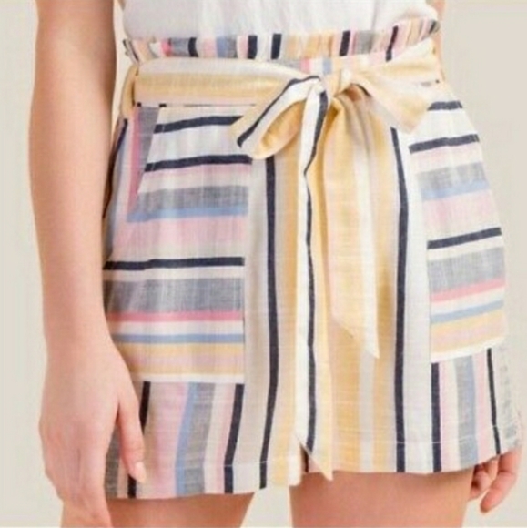 Francesca's Collections Pants - 5/$25 Francesca's Collection Leeanne Tie Shorts